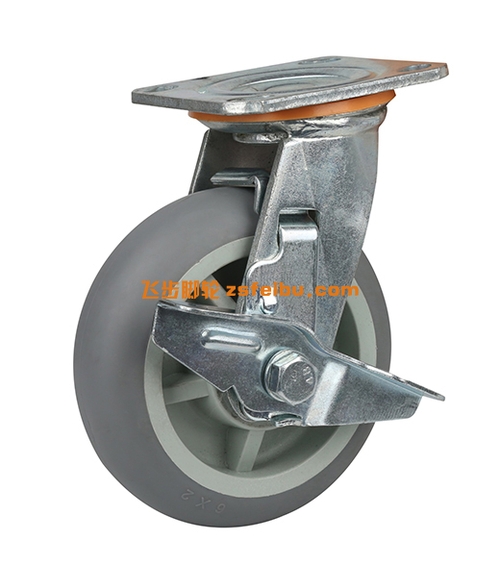 脚轮安装后的防倾倒测试方法：倾斜设备至临界角度，验证稳定性